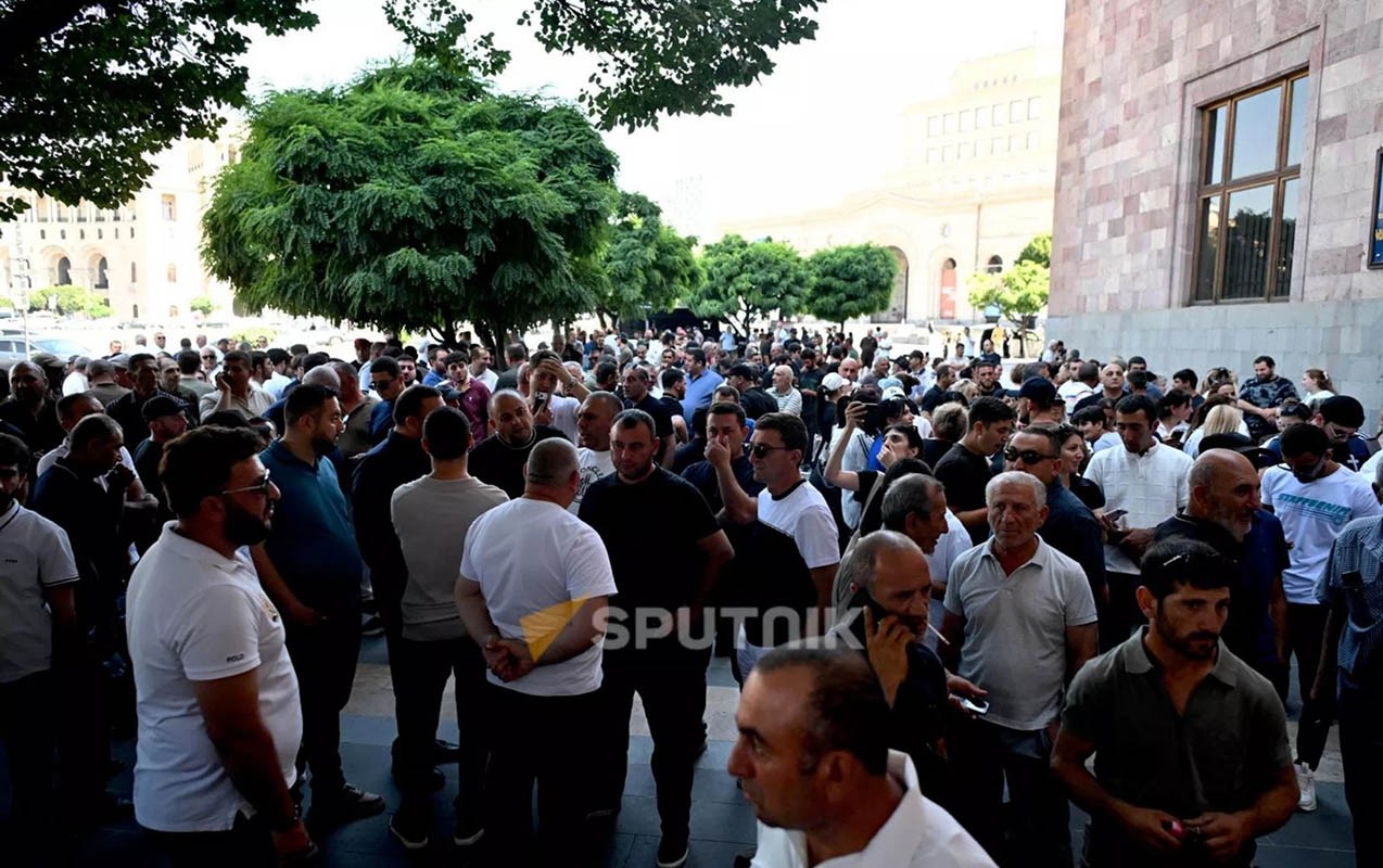 Ermənistanda fermerlər etiraz aksiyası keçirir