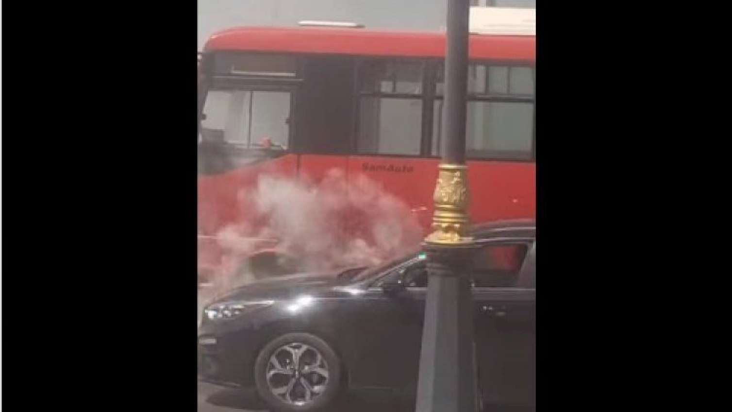 Bakıda avtobus yandı, sürücünün xəbəri olmadı   - VİDEO
