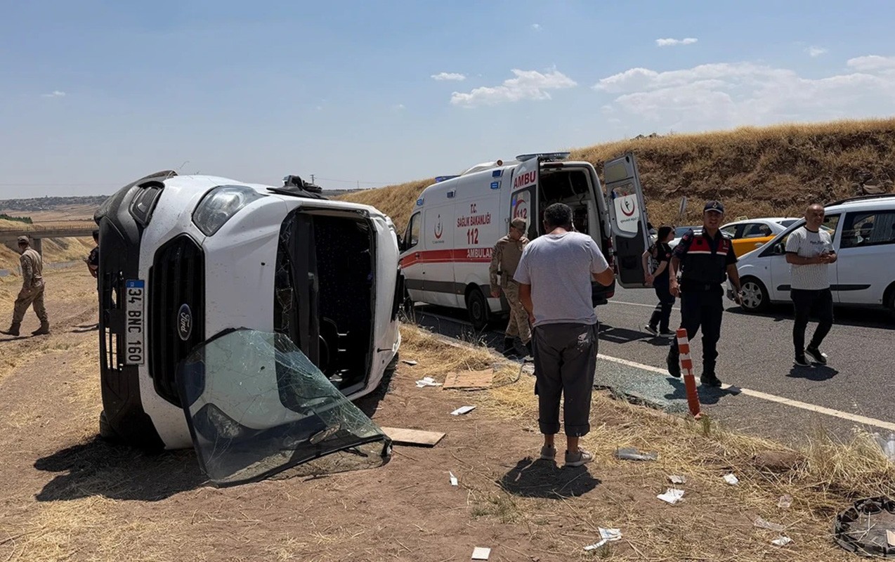 Türkiyədə şagirdləri daşıyan avtobus aşdı -