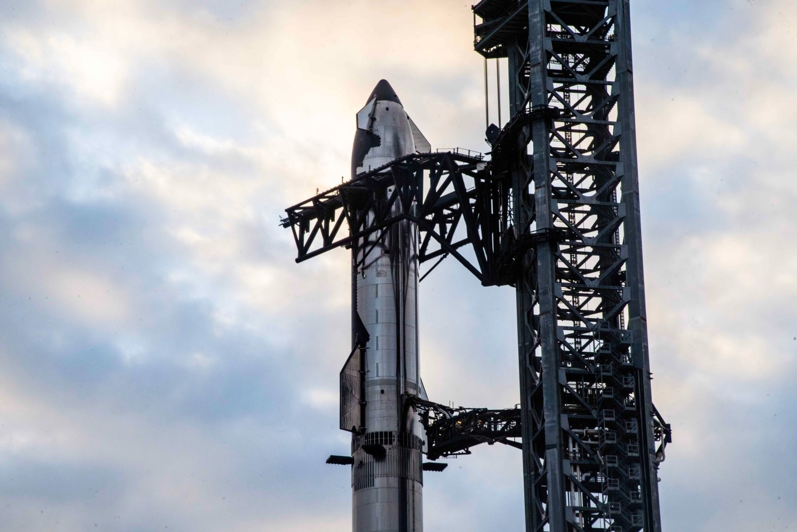 "SpaceX" şirkəti "Starship" gəmisinin 13-cü sınaq uçuşunu həyata keçirib