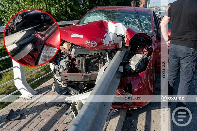 Bakıda "Prius" dəmir məhəccərə çırpıldı: Ölən var -