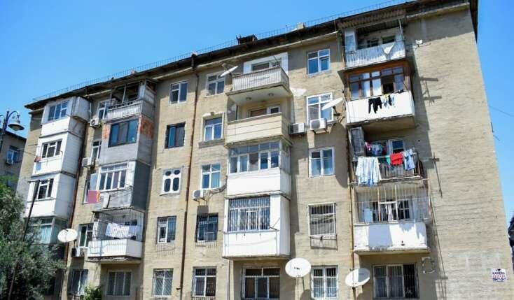 Bakıda uşaq 5-ci mərtəbədən yıxılıb, vəziyyəti ağırdır