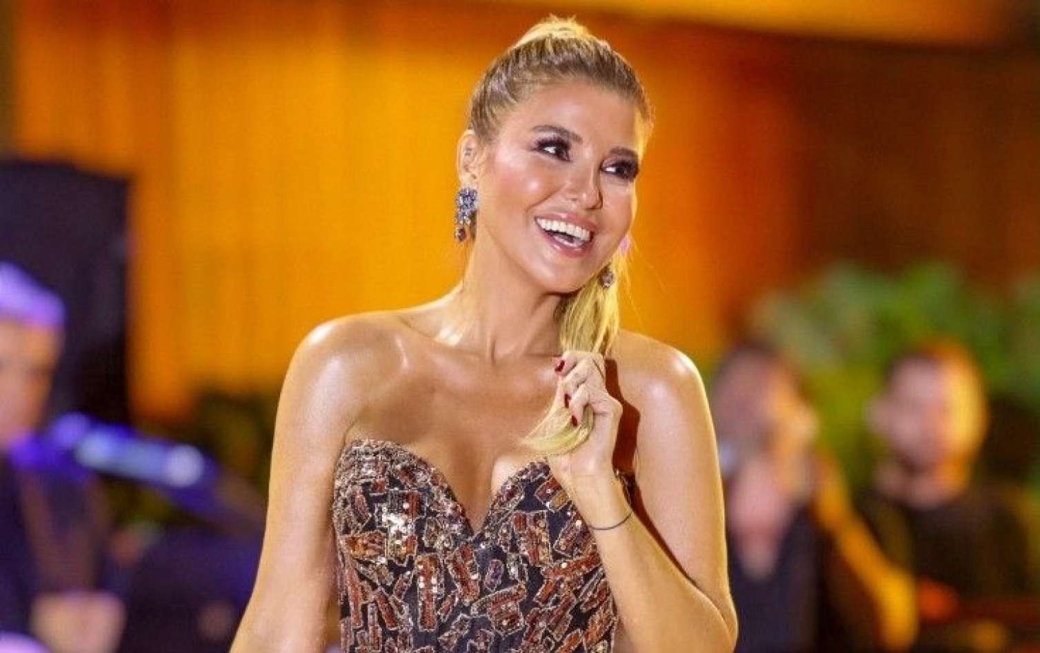 İnstaqramdan hər ay 14 min manat qazanır