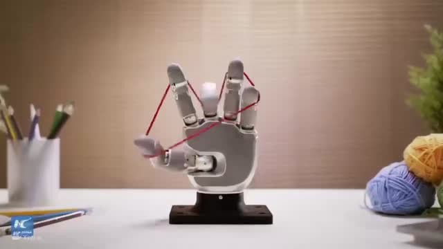 Bədəndən ayrıldıqdan sonra da işləyən robot əl nümayiş etdirildi -