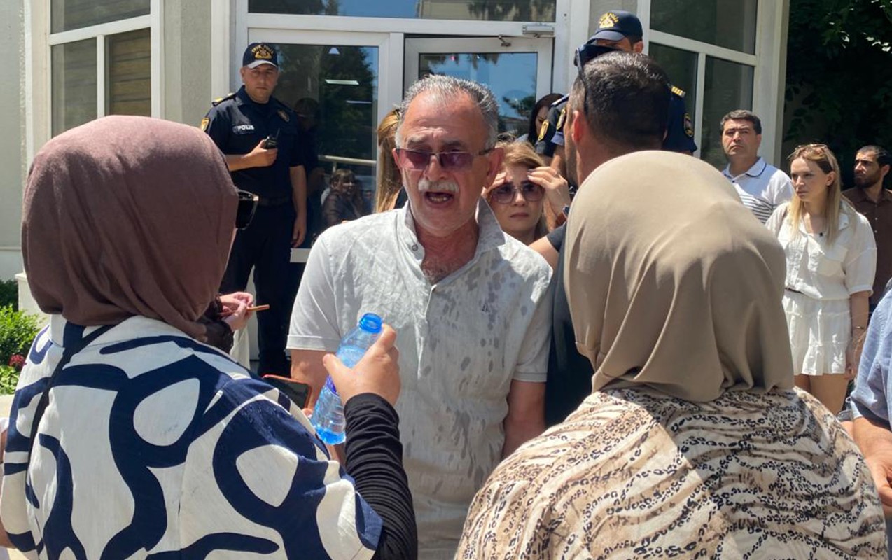 Atası Arzumun həbsindən sonra ölən şəxsin yaxınlarına qarğış etdi - Video