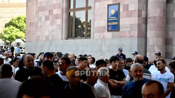 Avropaya çatana qədər sağ qalmalıyıq - Ermənistanda etirazlar başladı