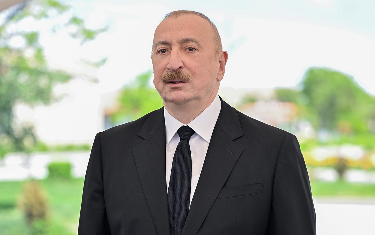 Prezident Kiçik Qaladərəsində sakinlərlə görüşdü