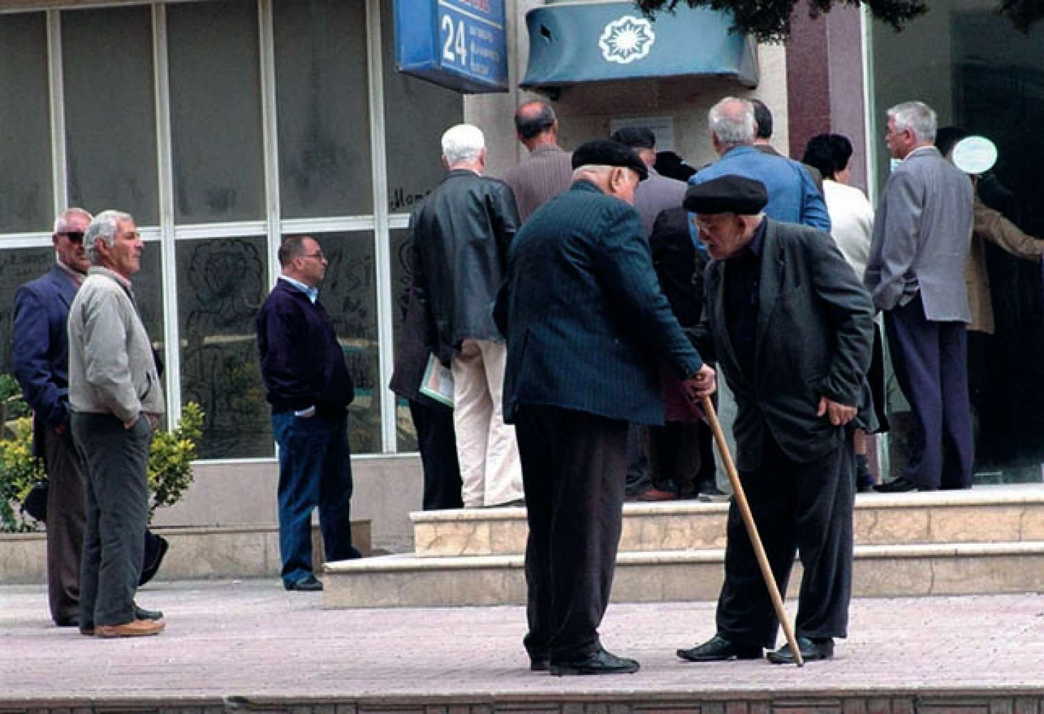 Azərbaycanda pensiya yaşı   70 olur?