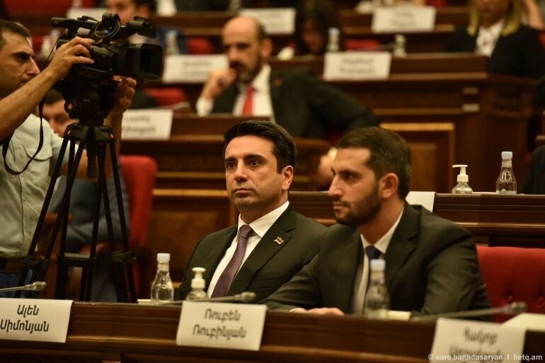 Simonyan Medvedyevə cavab verdi -