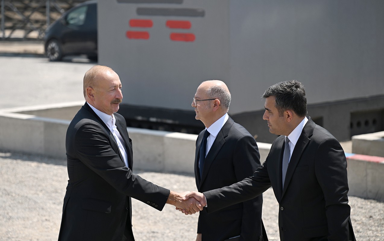 Prezident “Şəms 1” və “Qərbi Üfüq” stansiyalarında görülən işlərlə tanış oldu -