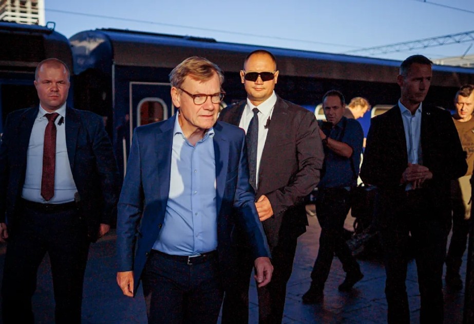 German foreign minister visits Ukraine for talks on defense cooperation, winter preparations