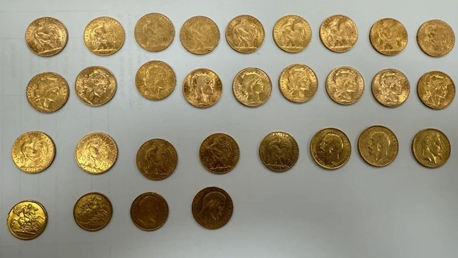 Пассажир из Стамбула спрятал в чемодане 30 старинных французских монет