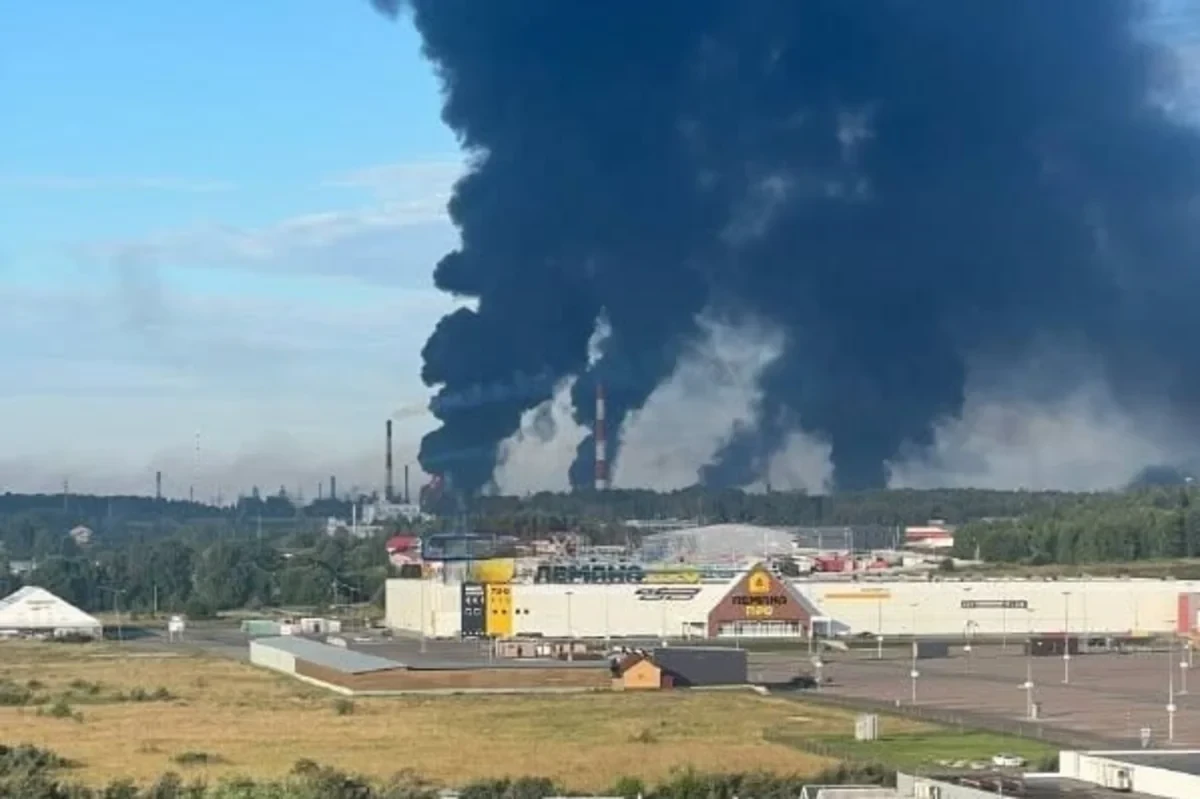 Ukrayna Rusiyanın ən böyük neft emalı zavodlarından birini vurdu - FOTO - VİDEO
