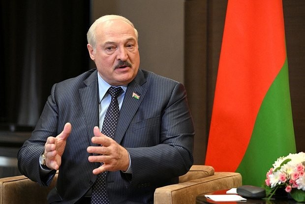 Lukaşenko Rusiyaya yola düşdü