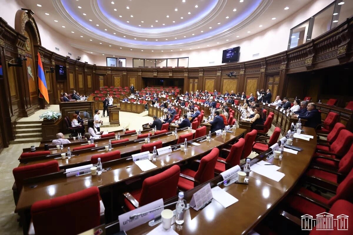 Ermənistan parlamentində kritik gün: Növbədənkənar iclas çağırıldı