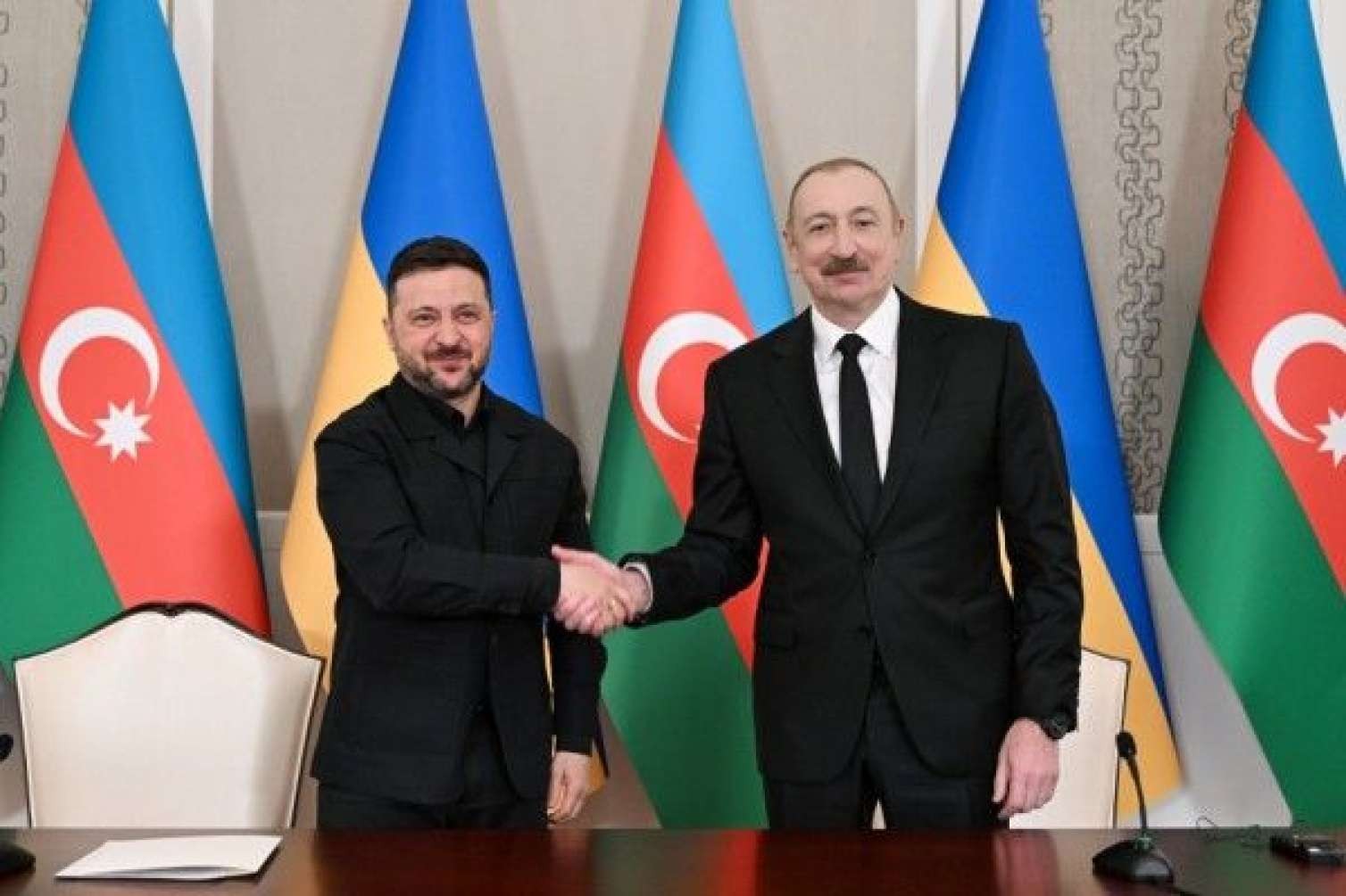 İlham Əliyev Zelenskini təbrik etdi