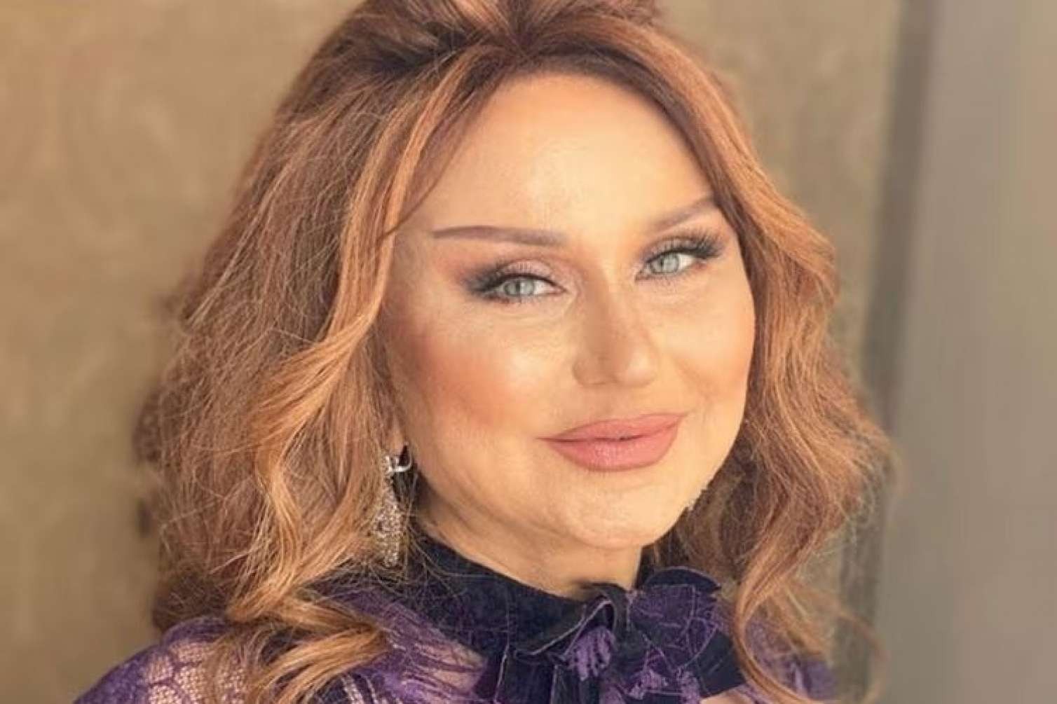 Xalq artistinin dəbdəbəli bağ evi diqqət çəkdi  - VİDEO