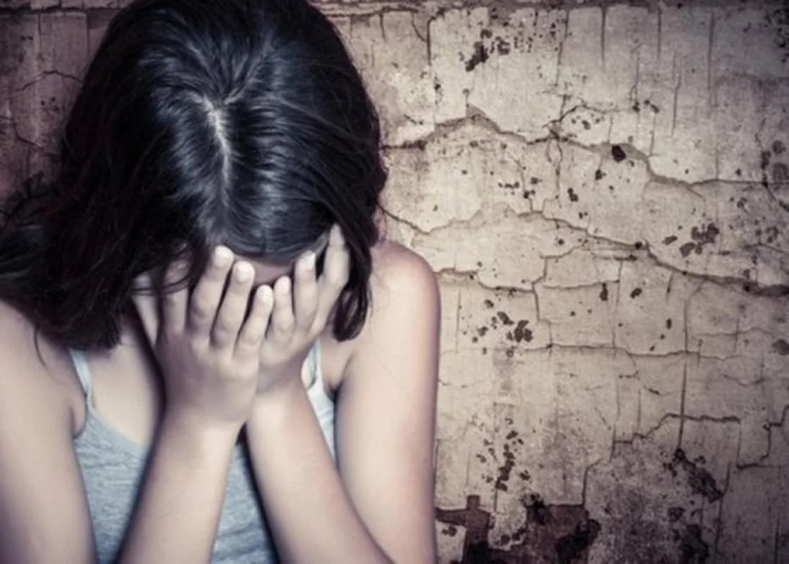 38 yaşlı kişi sevgilisinin evinə gəldi, qızına təcavüz etdi -