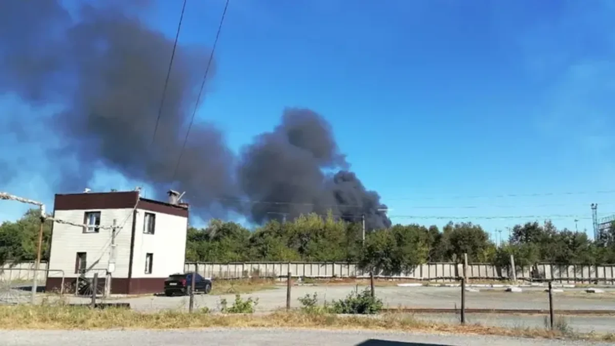 Orenburqda sənaye obyektlərinə PUA hücumu: Orsk neft emalı zavodunda yanğın - FOTO - VİDEO