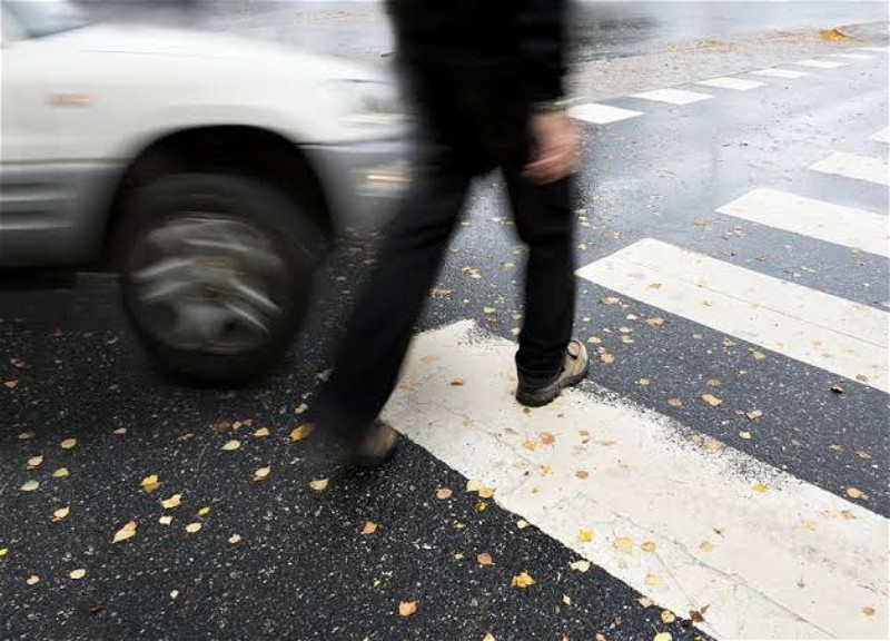 В Баку автомобиль насмерть сбил пешехода