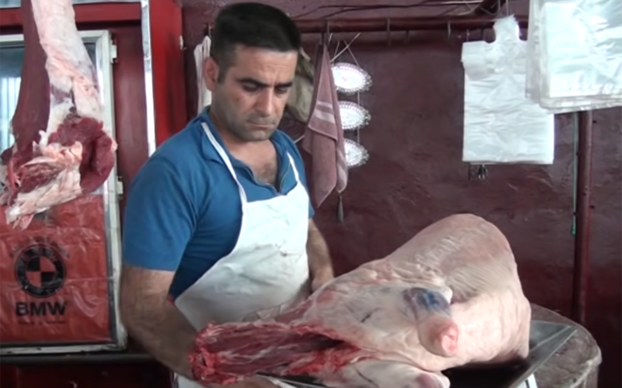 “Görür ki, 18 manatdır, çolpa budu alıb gedir” - Video