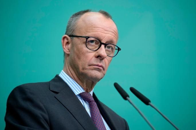Мерц заявил о сохранении жесткого курса в адрес России после победы АдГ