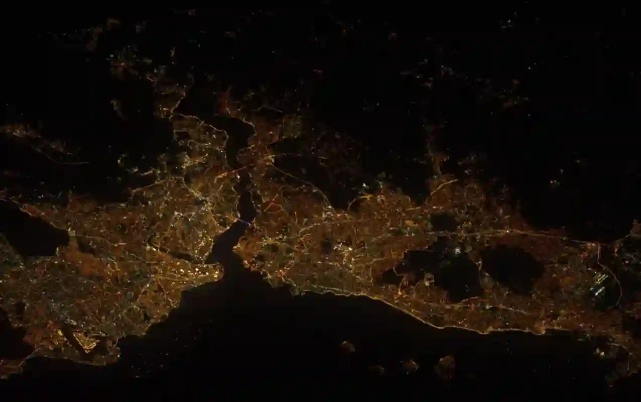 İstanbul kosmosdan belə görünür - Fotolar