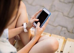 13 yaşadək uşaqlara sosial şəbəkə qadağası - Avropa nəyi dəyişir?