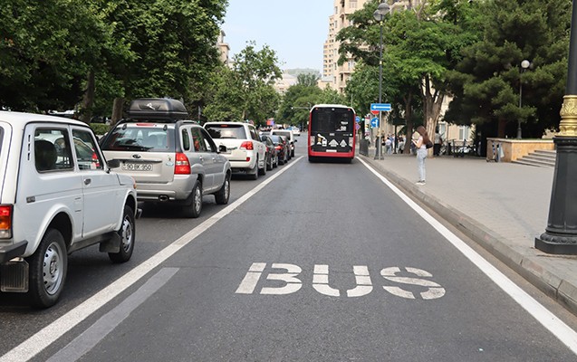 Daha iki küçədə avtobus zolağı salınır - Foto