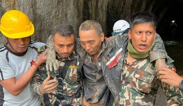 Nepalda dəhşətli daşqından 10 gün sonra bir nəfər sağ tapıldı -