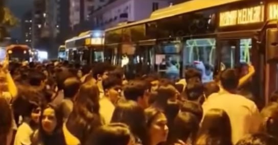 Minlərlə tələbə, uzun növbələr - “Elmlər Akademiyası”nda avtobusların sayı