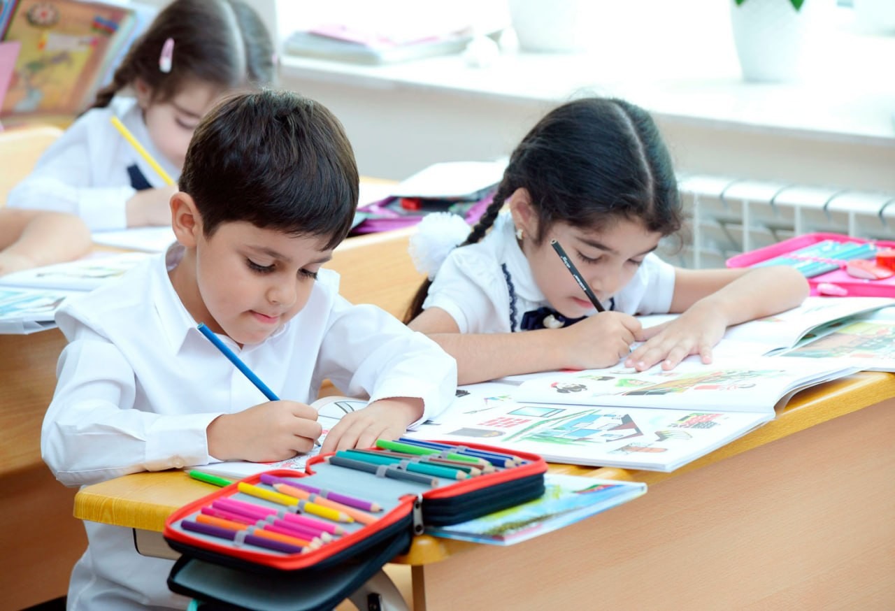 Məktəbini dəyişən şagirdlərin sayı