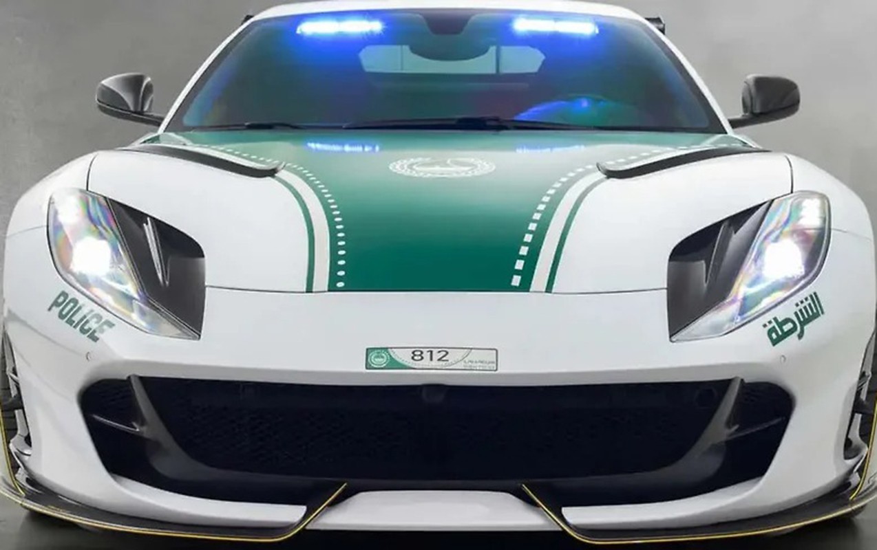 Dubay polisinin istifadəsinə yeni lüks avtomobillər verildi -