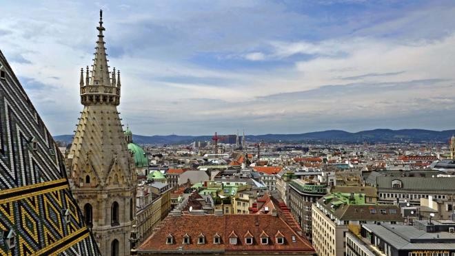 Egyptian queen’s diamond necklace stolen from Vienna