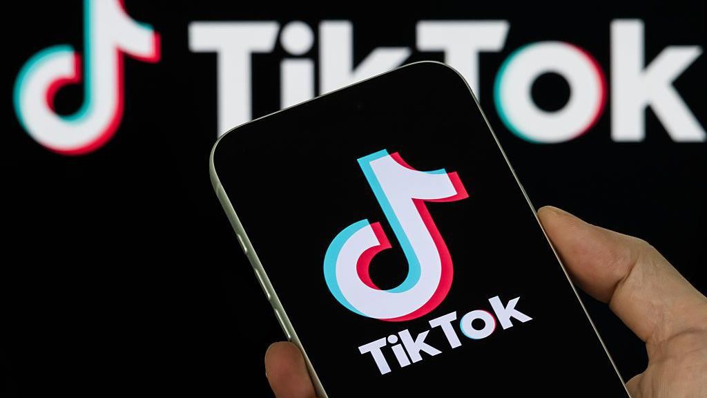 "Tiktok"da canlı yayımda söyüş söyənlər saxlanıldı