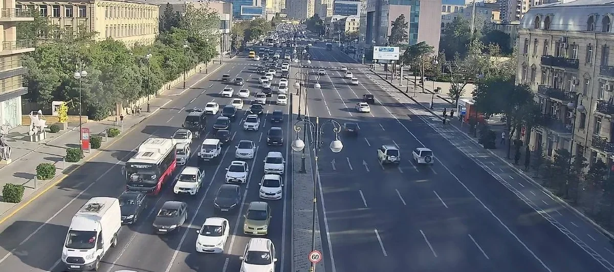 Bakının bəzi yollarında tıxac yarandı - SİYAHI