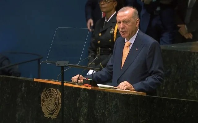 Ərdoğanın çıxışına dözməyib zalı tərk etdilər -