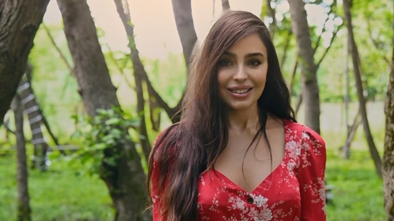 Leyla Əliyeva Nüsrət Kəsəmənlinin məşhur şeirini oxudu –