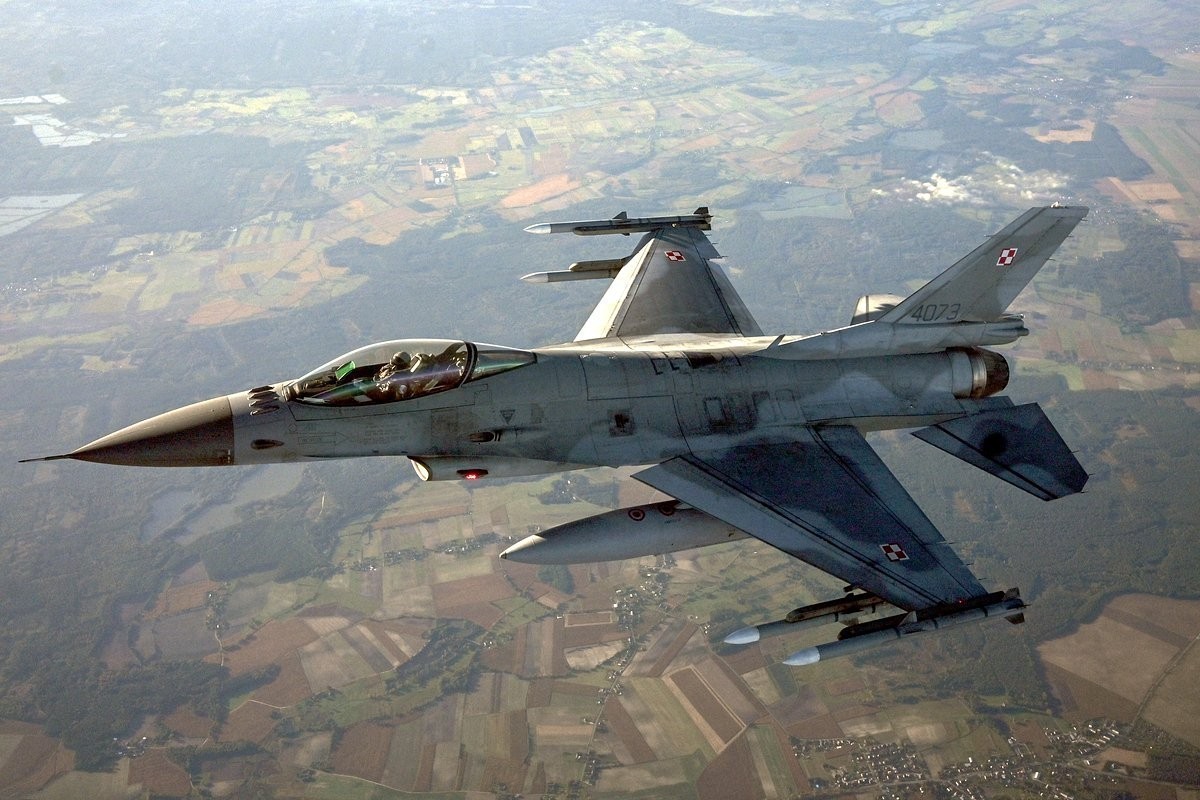 Almaniyada F-16 qırıcısı qəzaya uğradı -