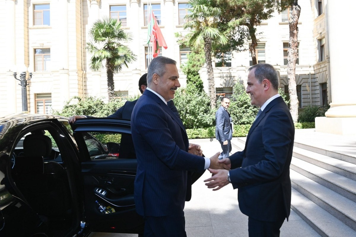 Ceyhun Bayramov Hakan Fidanı qarşıladı –