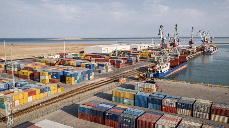 Bakı Limanında yük aşırılması 5,5 milyon tonu keçdi