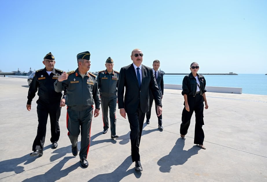 Prezident Hərbi Dəniz Qüvvələrində olub -