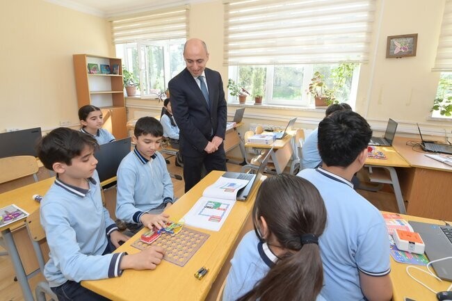 Azərbaycanda məktəbə başlama vaxtı dəyişir?