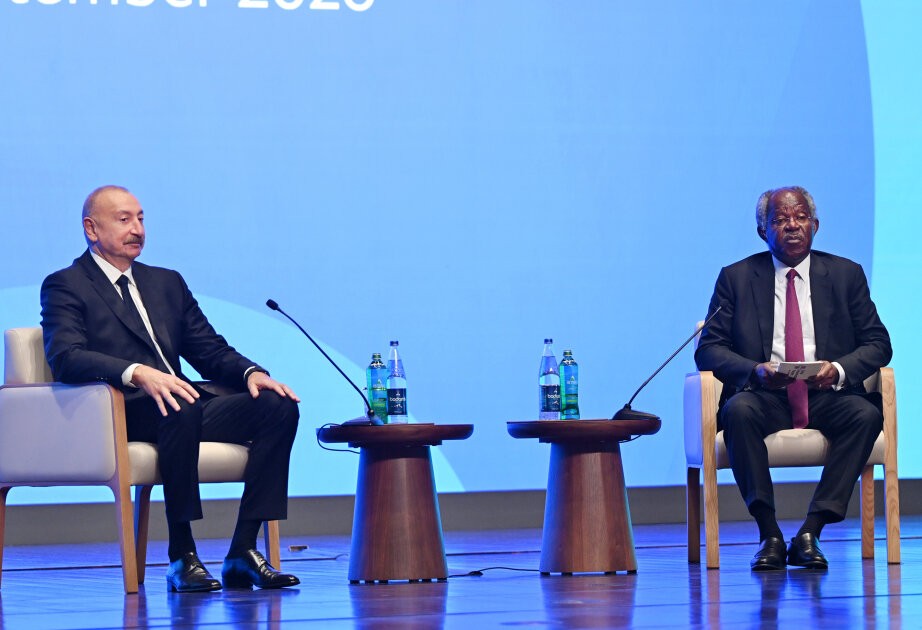 İlham Əliyev: Bəzi ənənəvi təchizat zəncirləri müəyyən risklərlə üzləşir