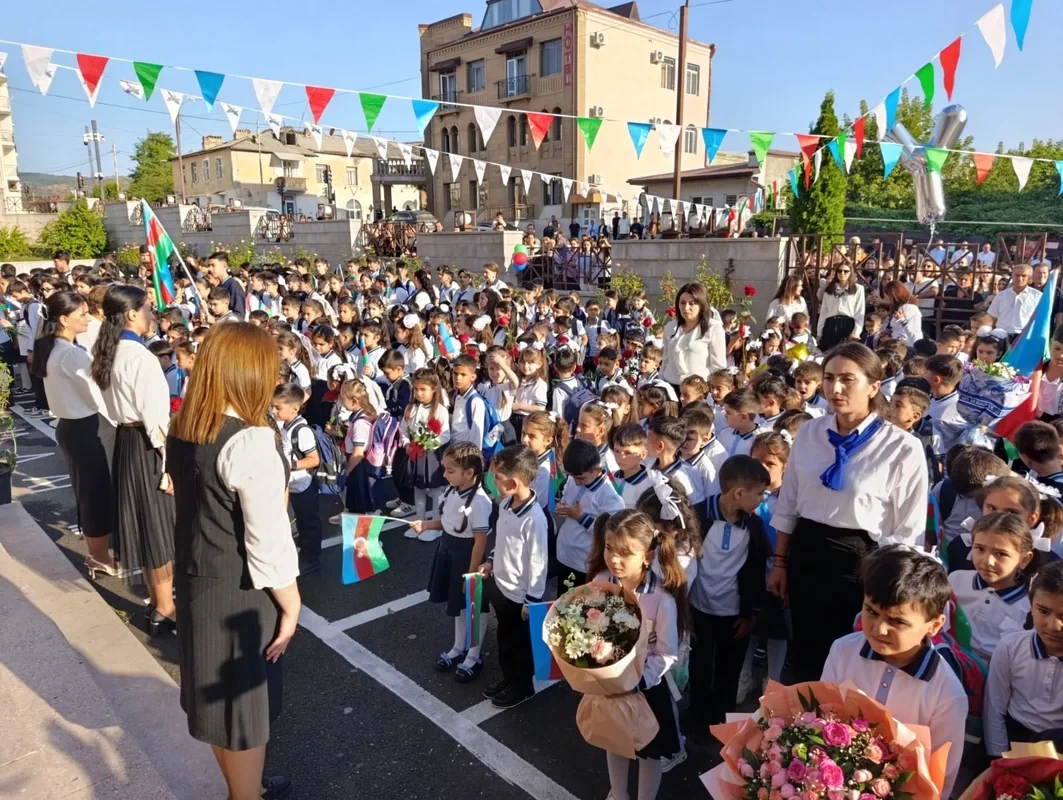 Xankəndi, Xocalı və Ağdərədə 179 şagird birinci sinfə getdi - FOTO