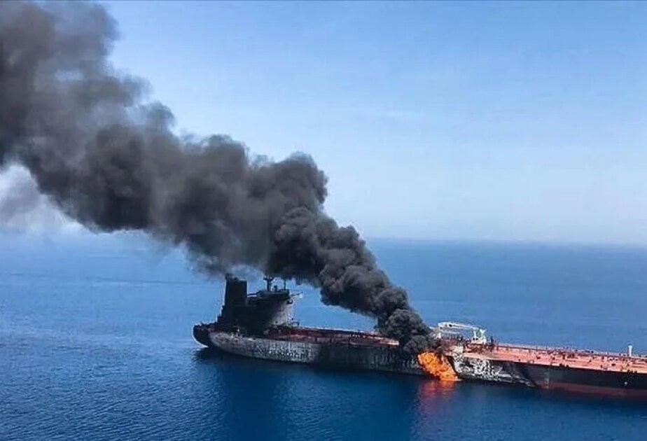 Hörmüzdə tanker naməlum mərmi ilə vuruldu