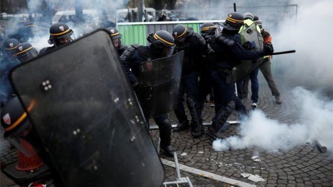 1,500 shops damaged, 1,800 arrested in France protests