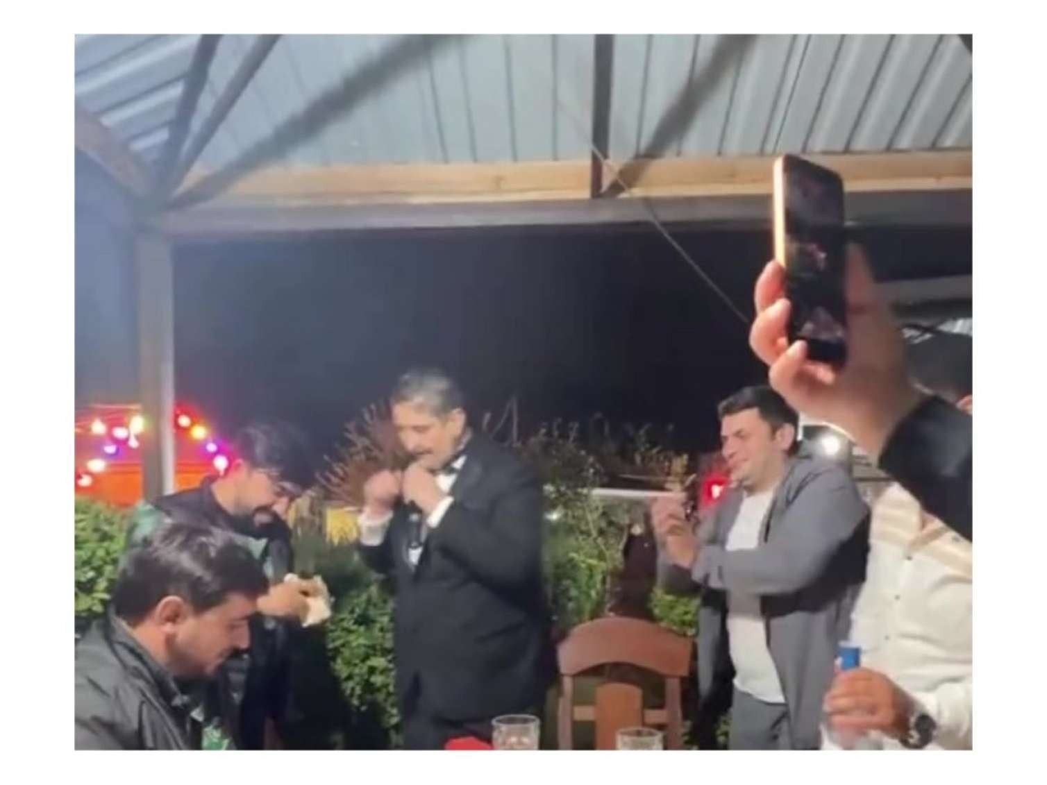 Xalq artistinin məclisdə pul toplaması qınandı