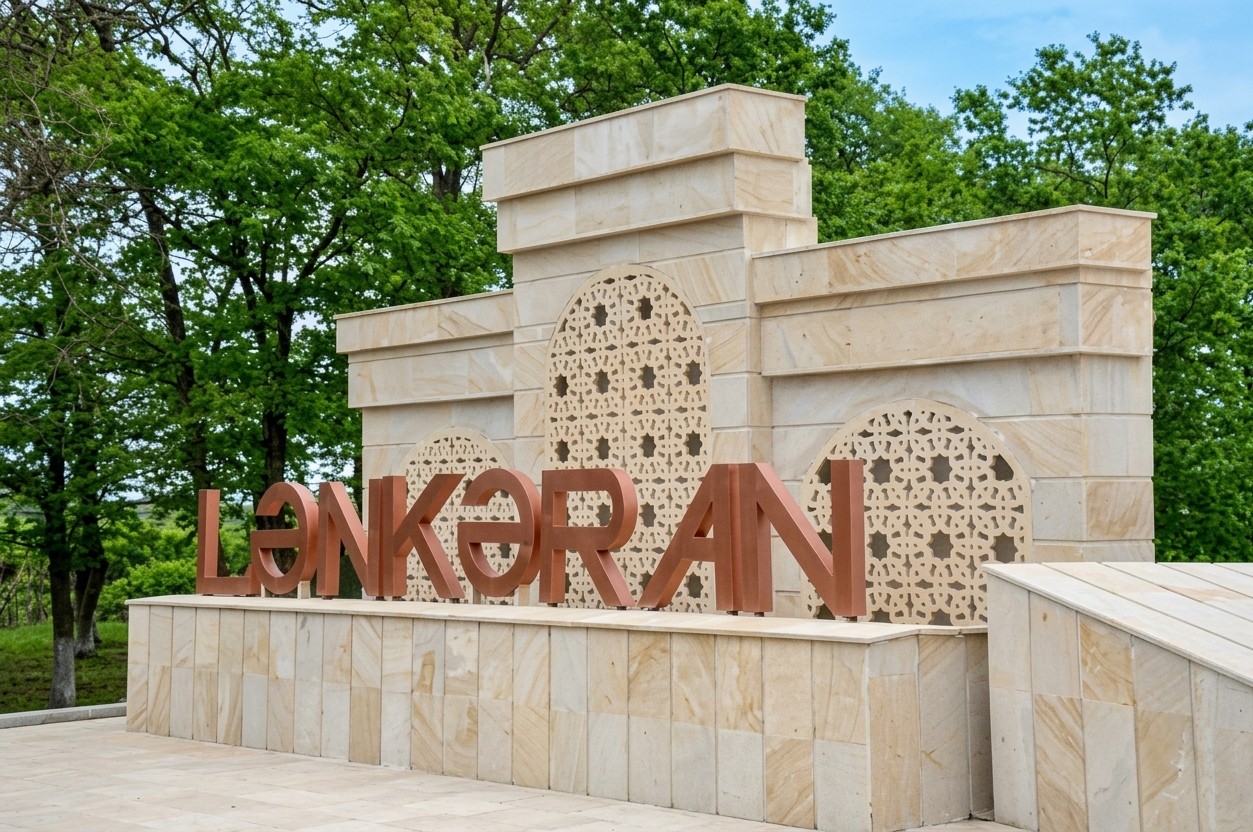 Lənkəranda ana və 3 yaşlı övladının bıçaqlanmasının