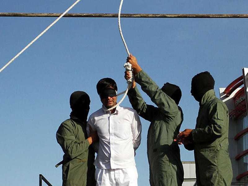İranda yanvar etirazları ilə bağlı iki nəfər edam edildi